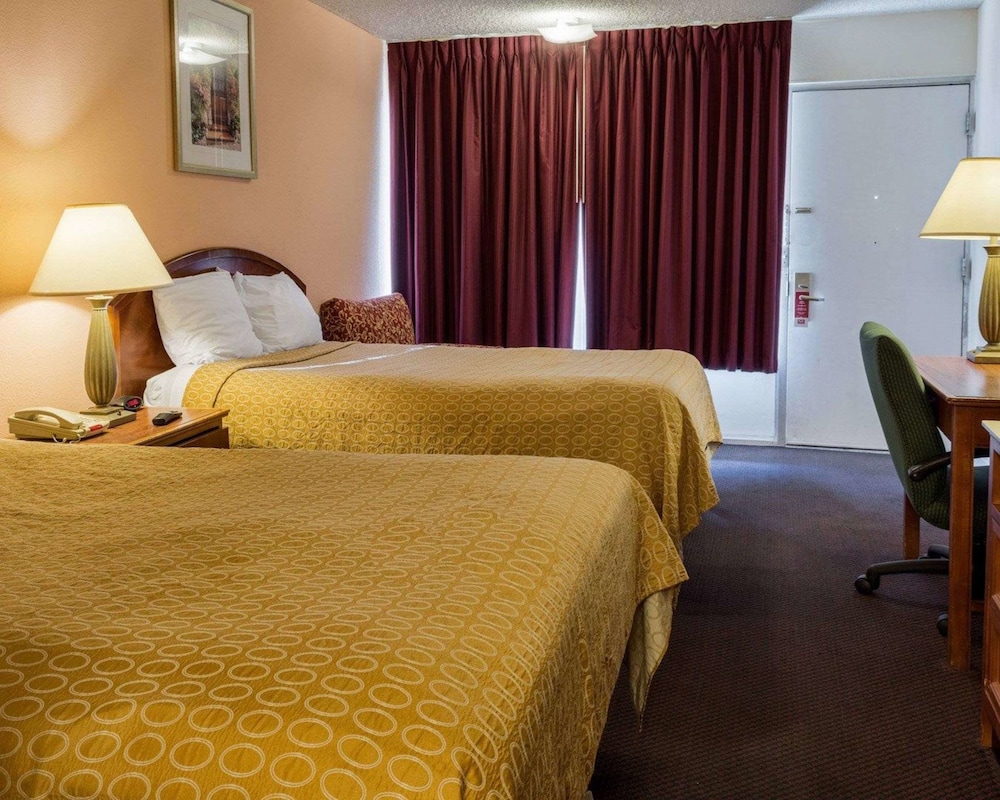 Rodeway Inn Colonial Heights I-95 8/40