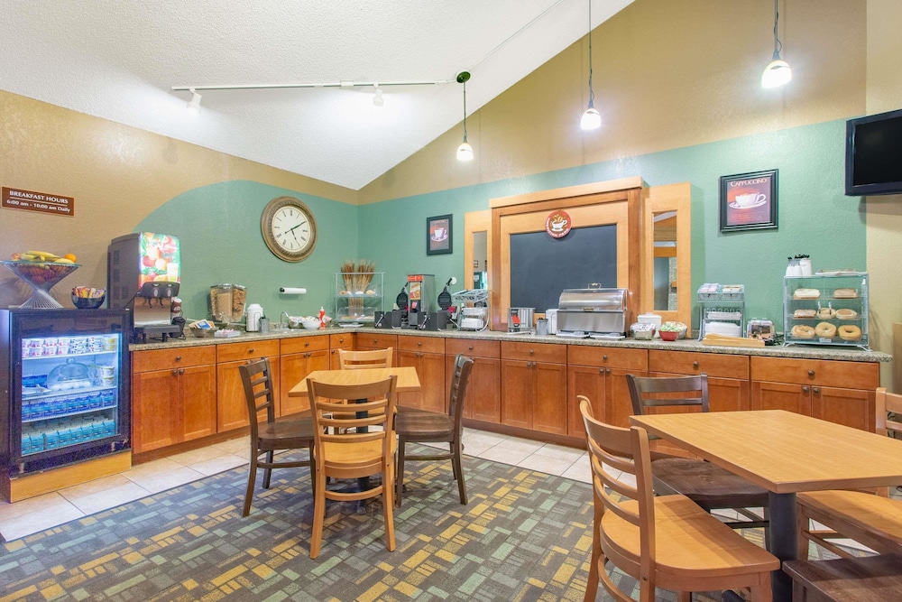 Americinn By Wyndham Rhinelander 27/33