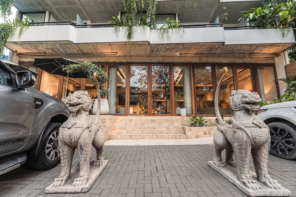 Penh House Hotel 6/74