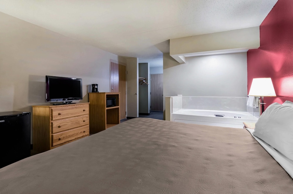 جناح بسرير كينج لذوي الإعاقة، Rodeway Inn Hesston, KS 4/10
