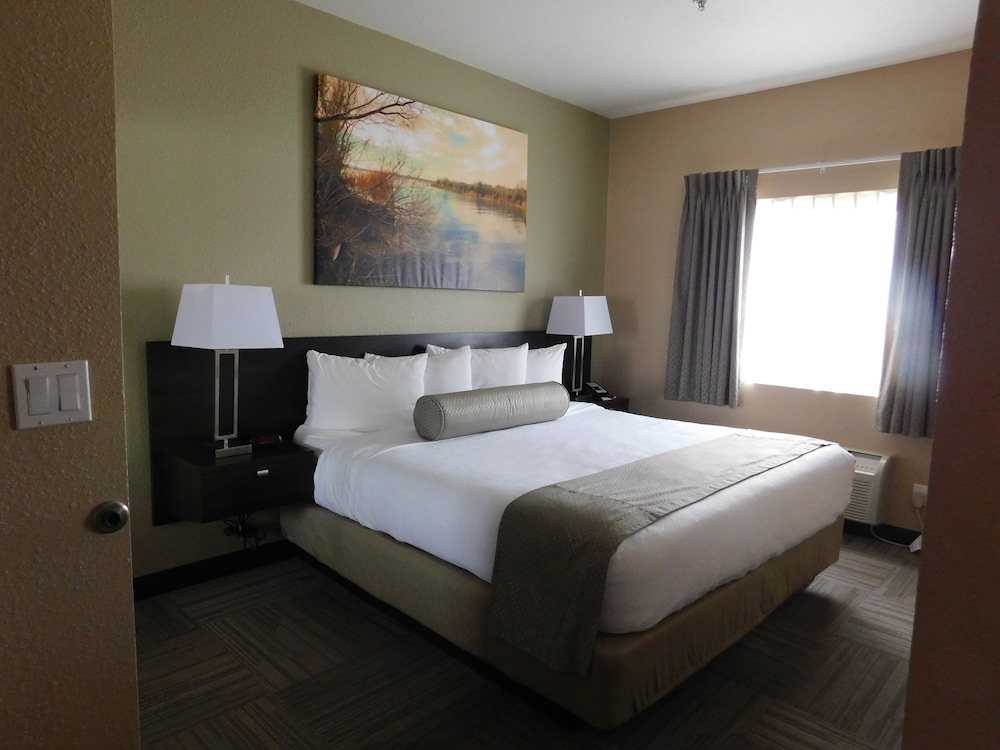 Island Suites 12/50