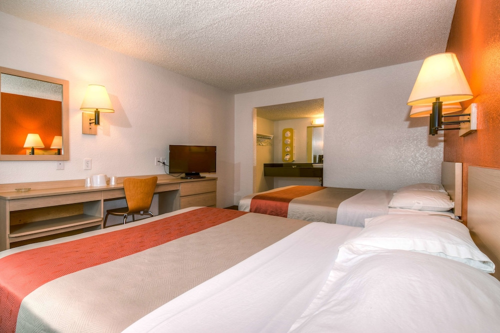 Motel6 Costa Mesa, CA 26/55