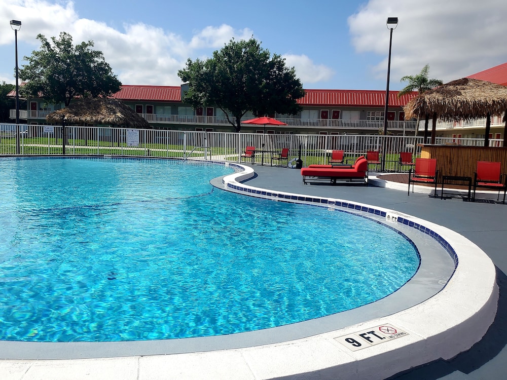 Vero Beach Inn & Suites 56/79