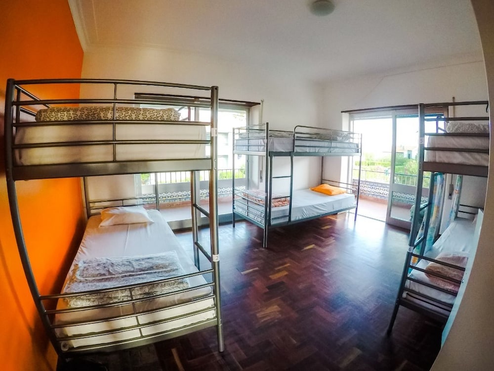 Carcavelos Surf Hostel 10/31