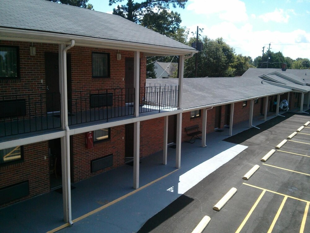 Guest Lodge Pageland 1/30