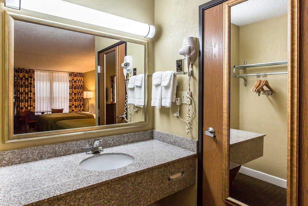 Lawton Hotel thumb 4