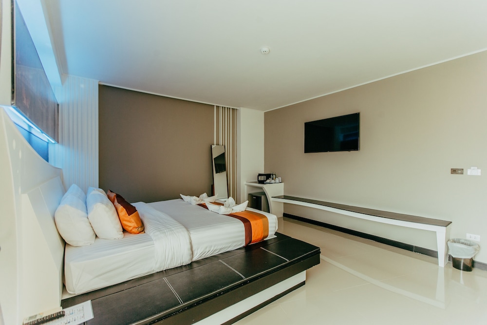 Mantra Varee Hotel 14/47