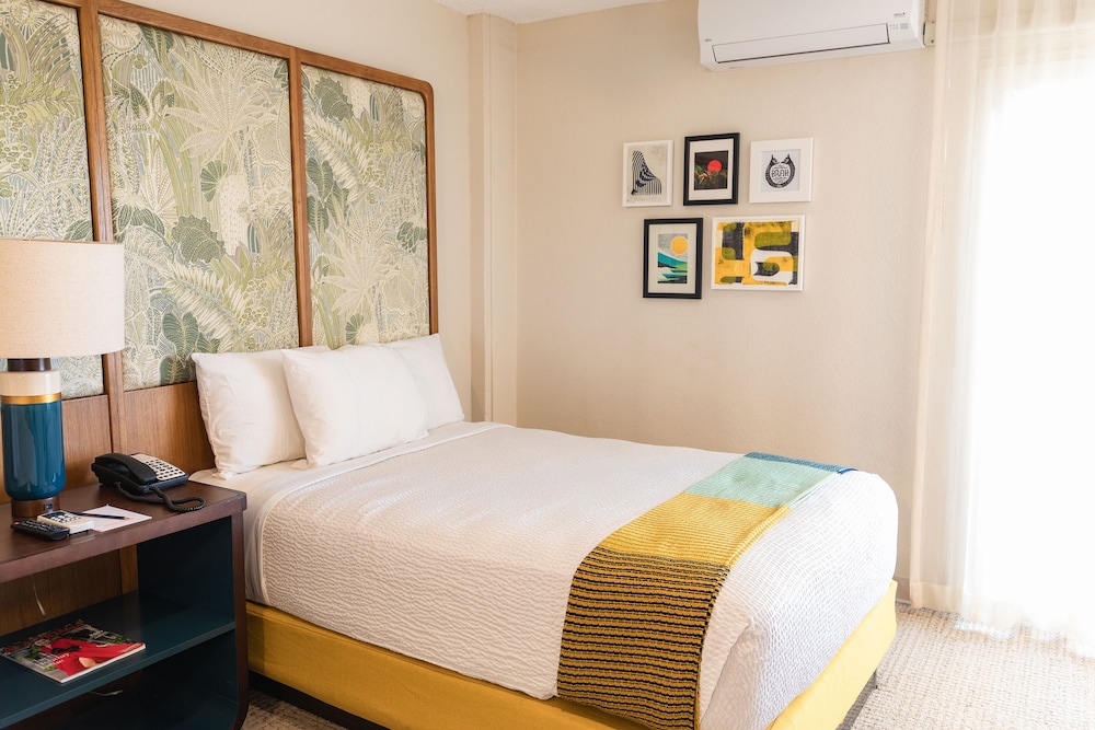 White Sands Hotel 26/81