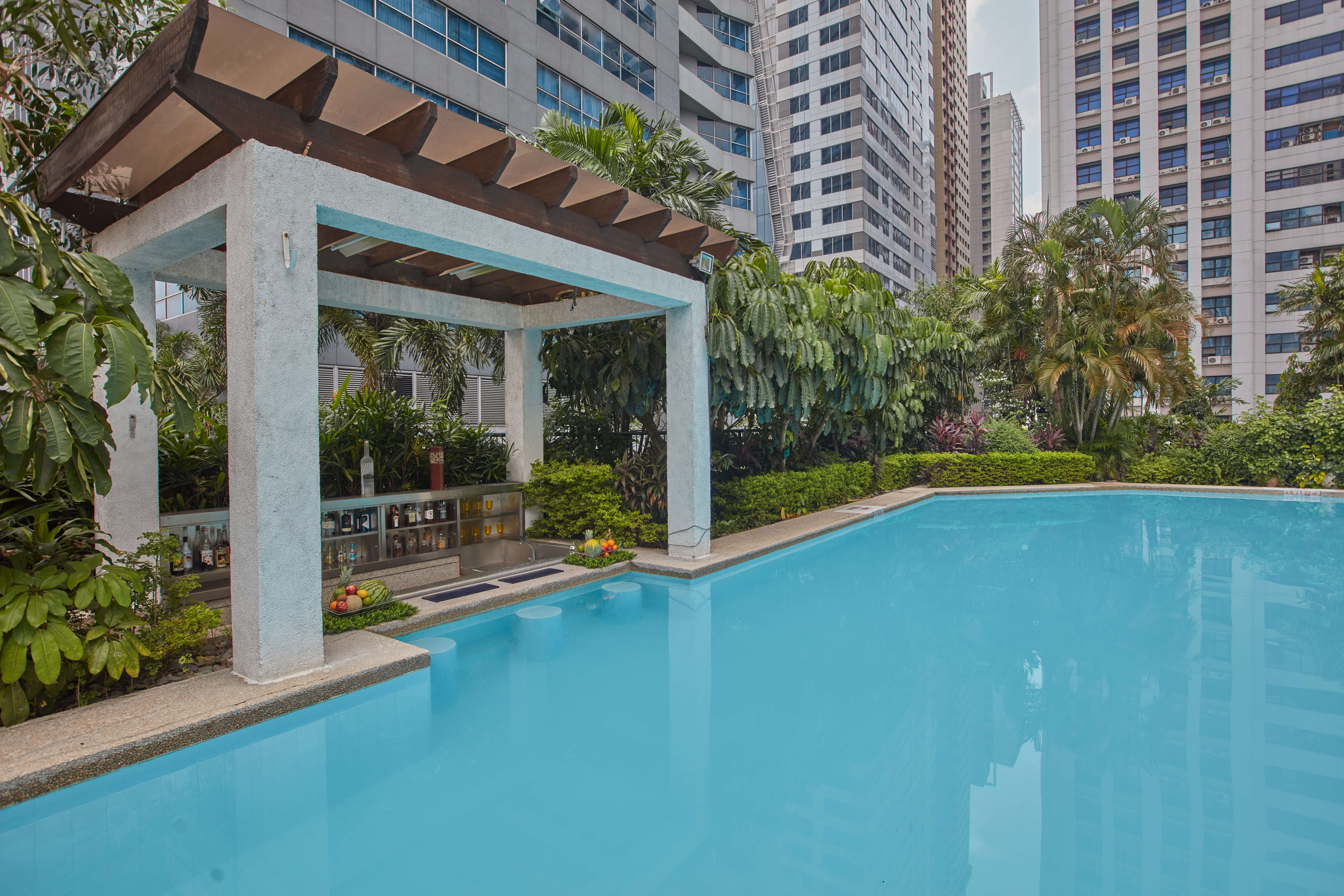 Holiday Inn Galleria Manila 72/74