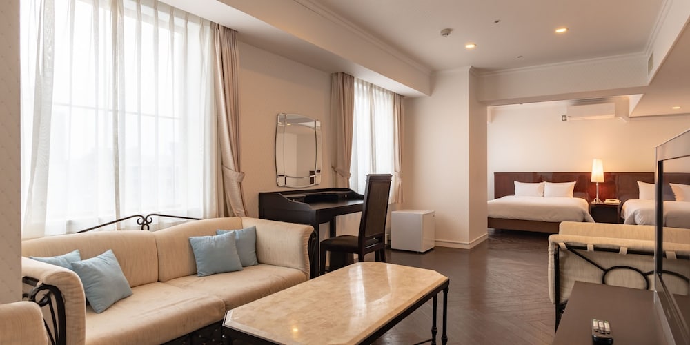 Shonan Kamakura Crystal Hotel 73/89