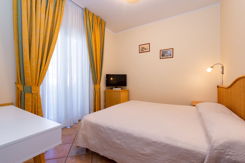 Junior Suite, Triple, Double and Twin Beds