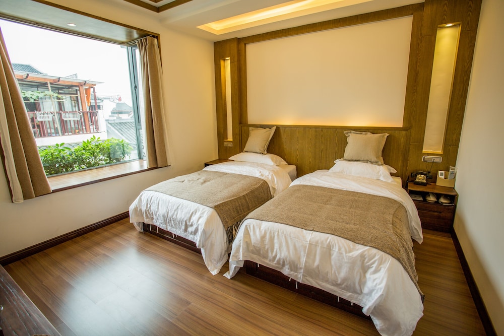 Comfort, Twin Beds