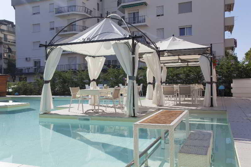Ute Hotel 2/40