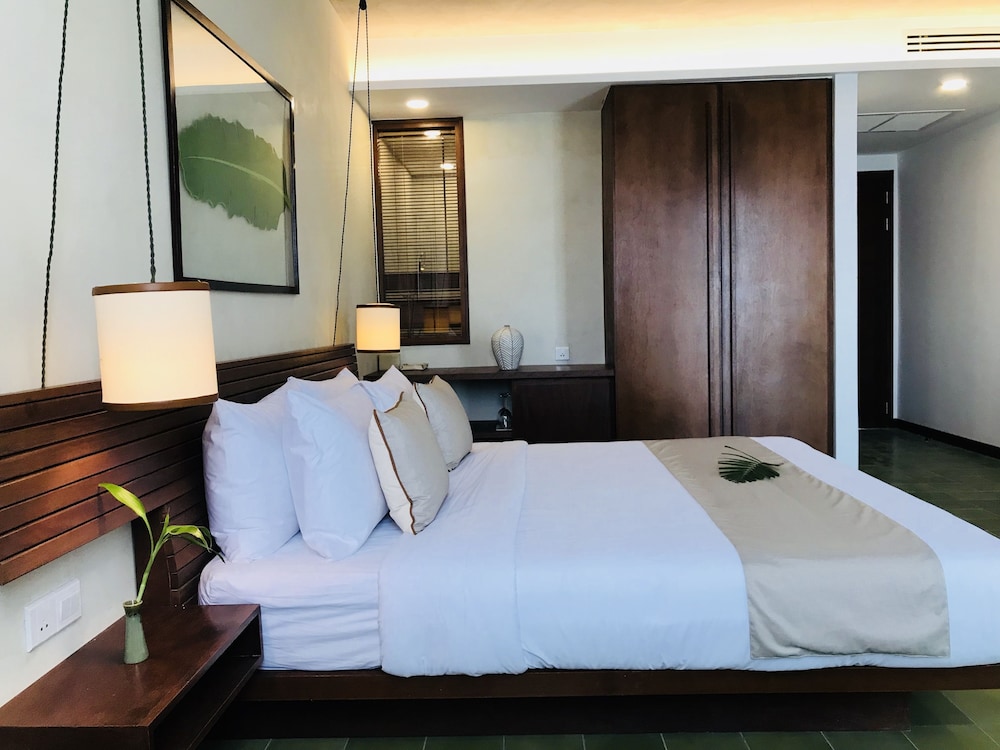 Penh House Hotel 35/74