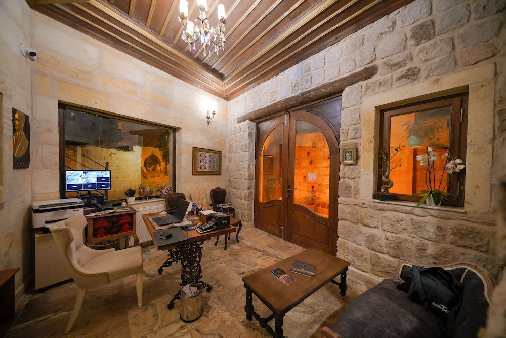 Serenus Cave Suites 41/50