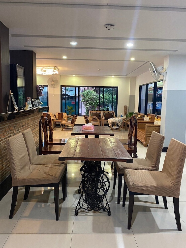 Chorlada Lanna Hotel 34/48