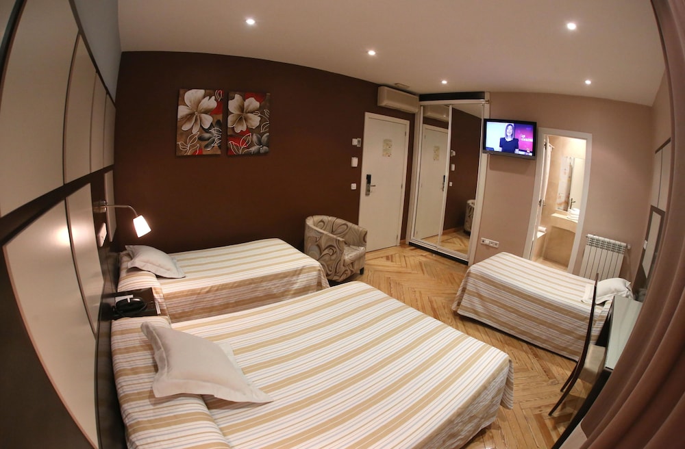Hostal Sol Square Madrid 15/50