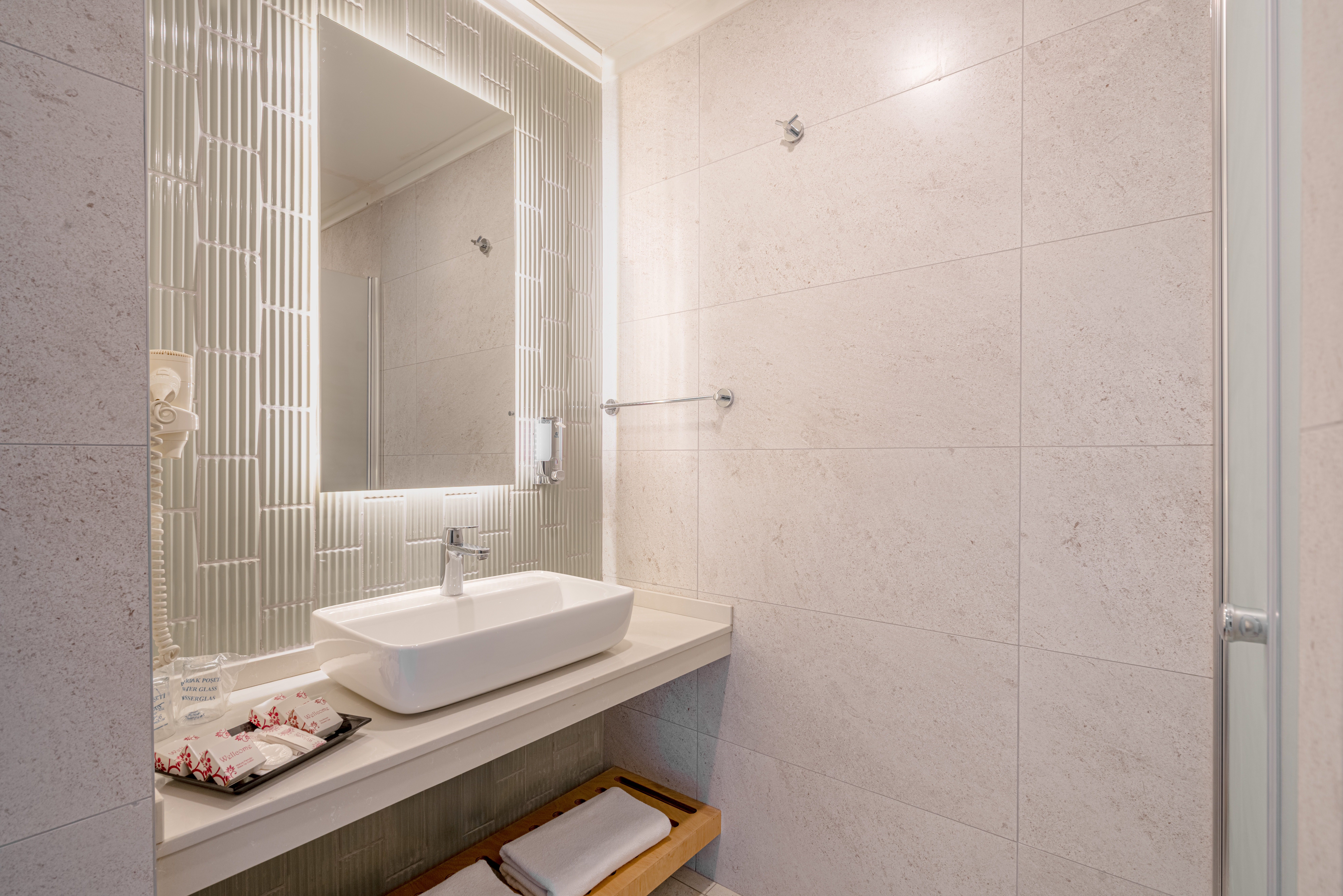 Seabird Otel 48/50