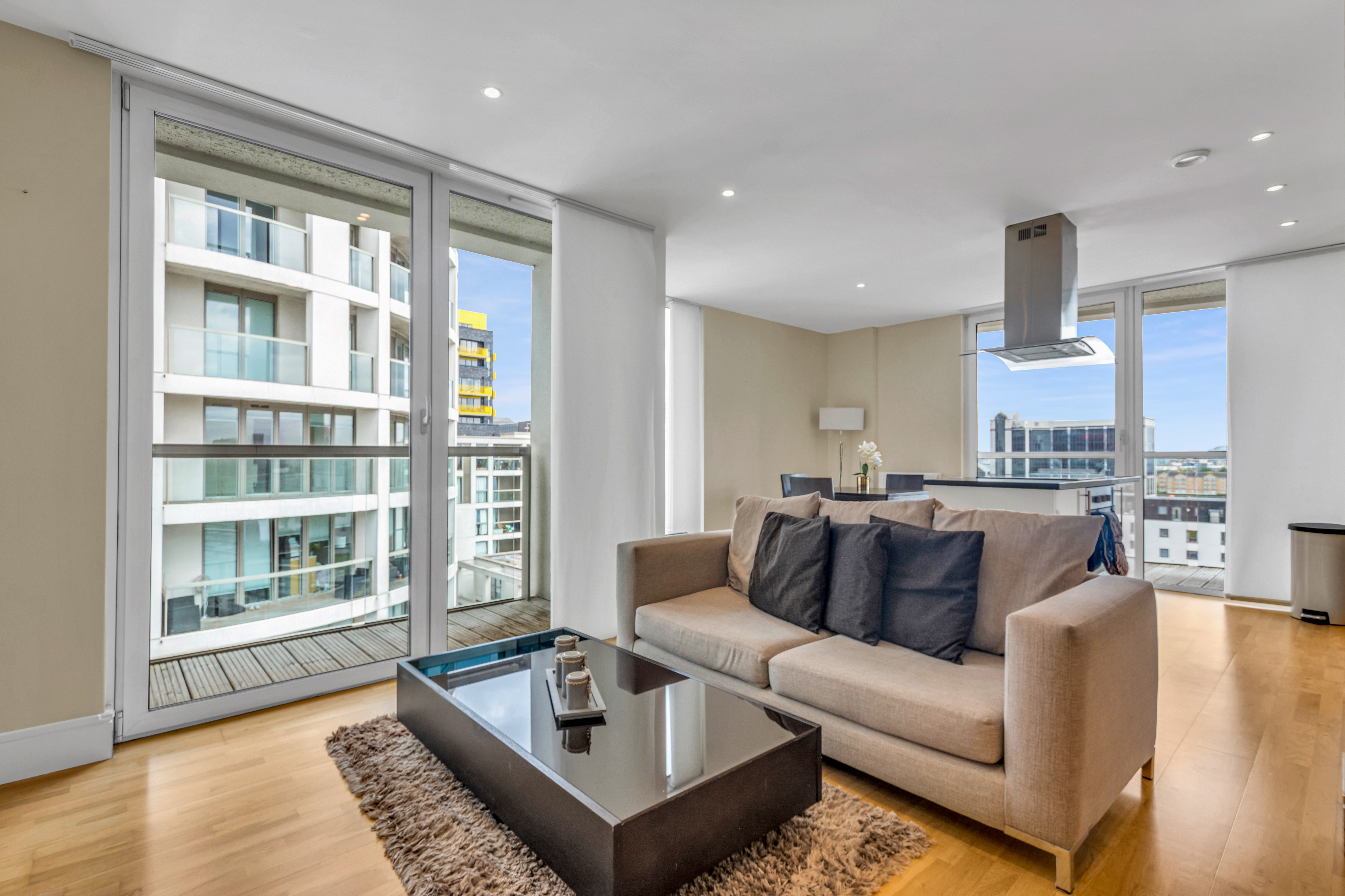 Luxurious Lanterns Court Two-Bedrooms Apartments 27/50