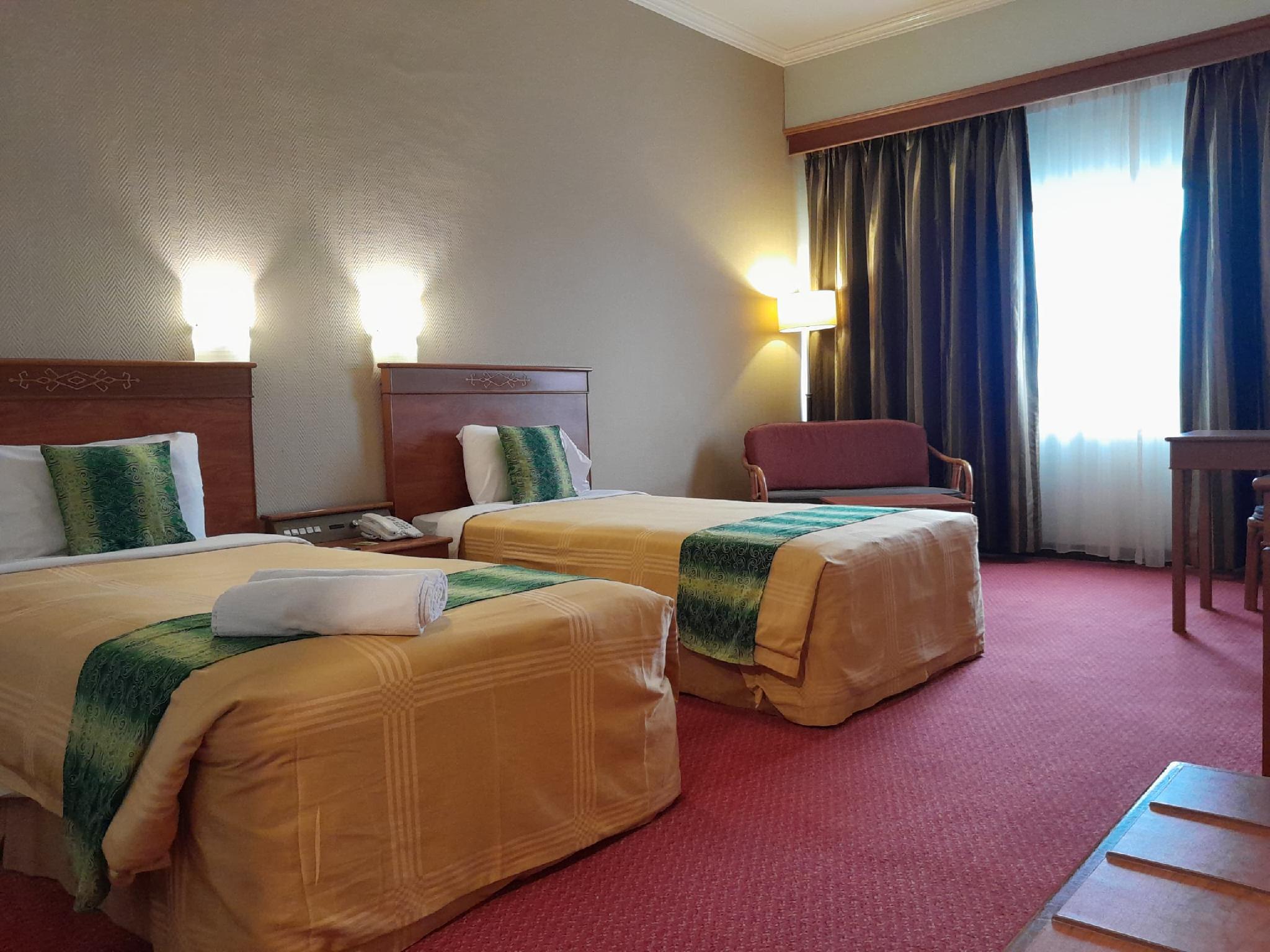 Ladies, Twin Beds