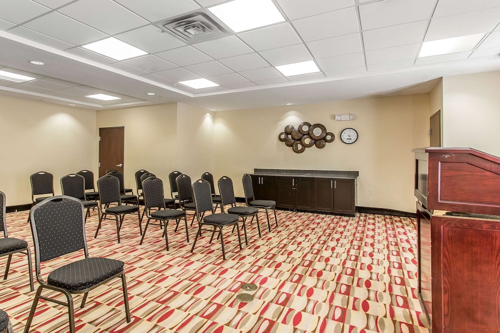 Comfort Suites Lawton Near Fort Sill 52/56