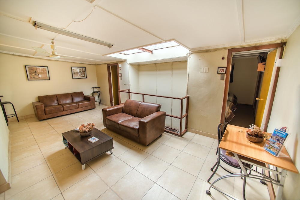 Hotel Sahara Inn 23/37