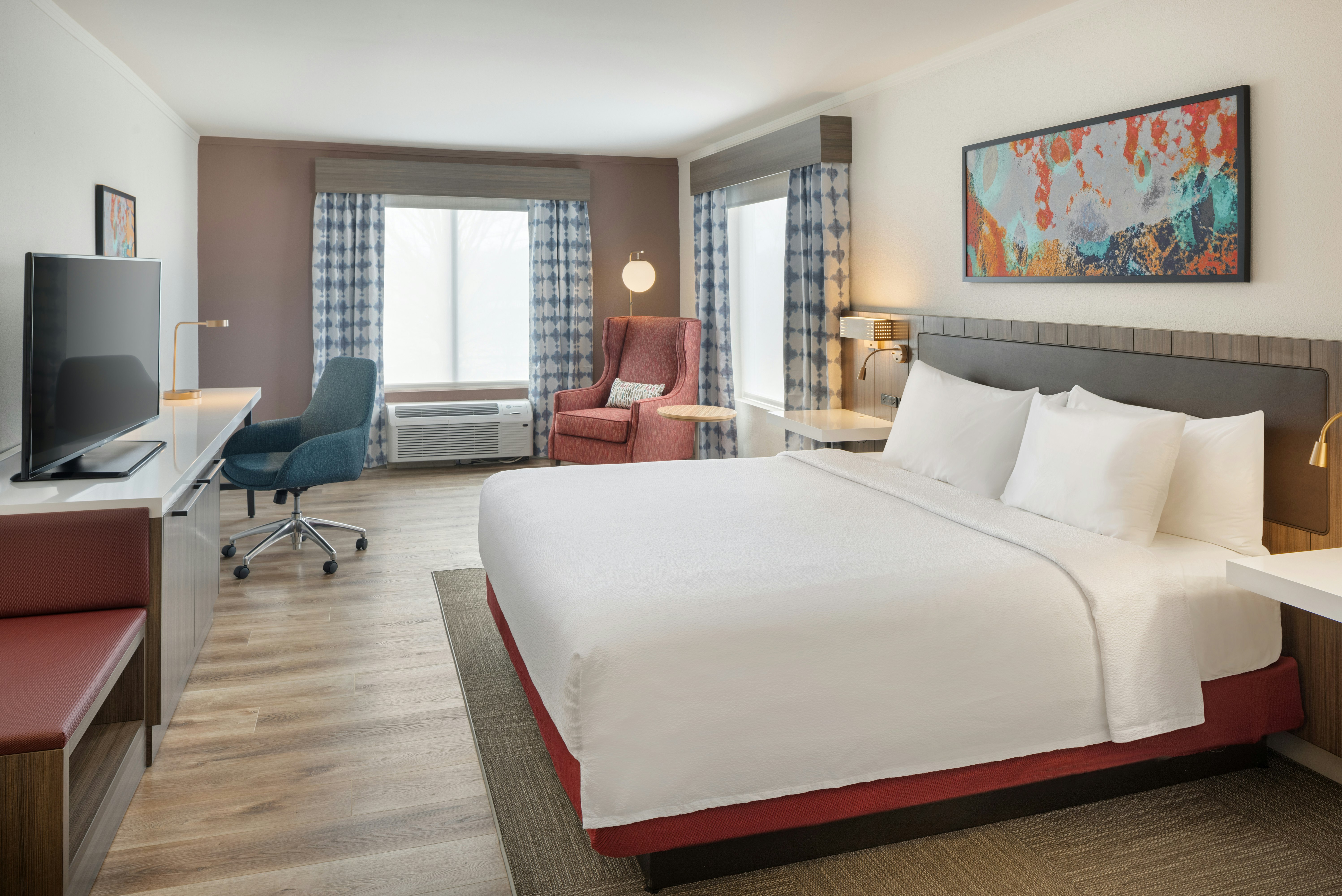 Room, King Bed, Golf Course View, Corner