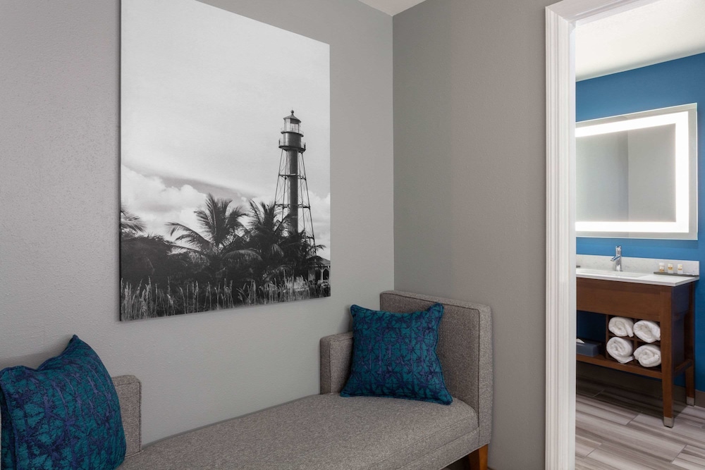 La Quinta Inn Suites By Wyndham Ft Myers Sanibel Gateway 29/58