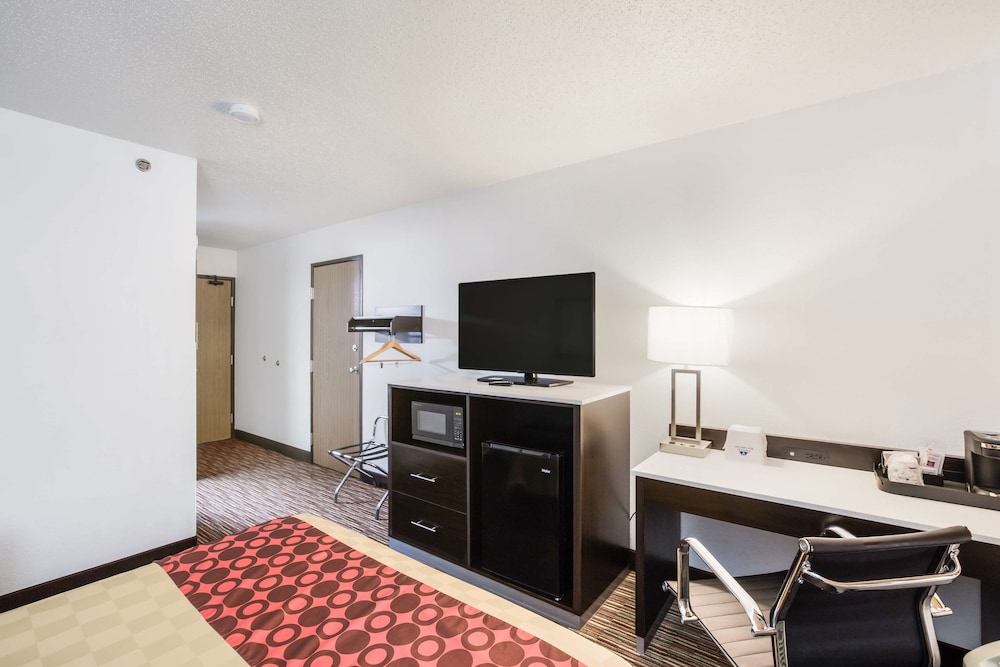 Americas Best Value Inn Charlotte Mi 19/30