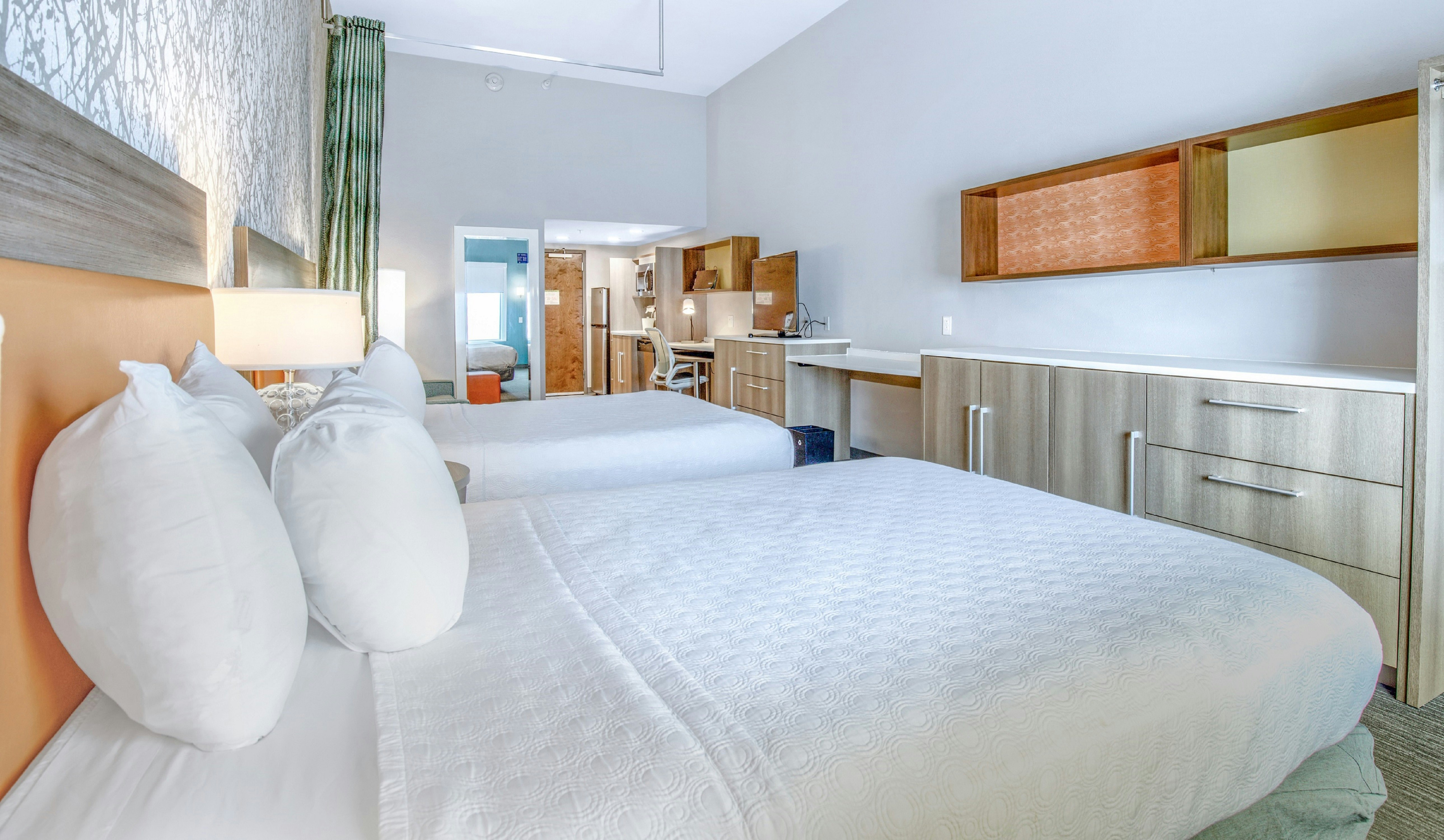 STUDIO, 2 QUEEN BEDS