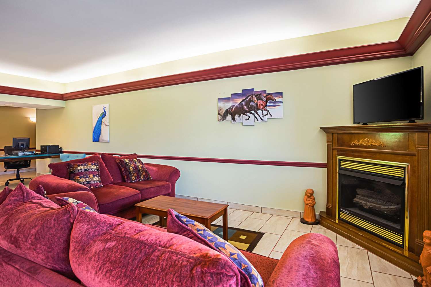 Econo Lodge Inn and Suites Ripley 5/14