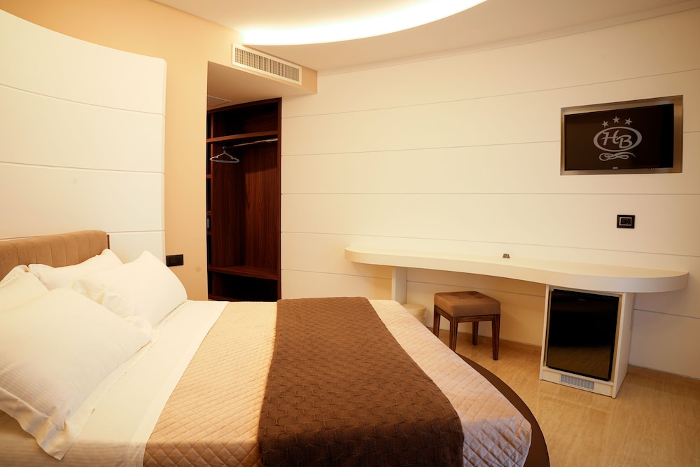 SUPERIOR, QUEEN BED