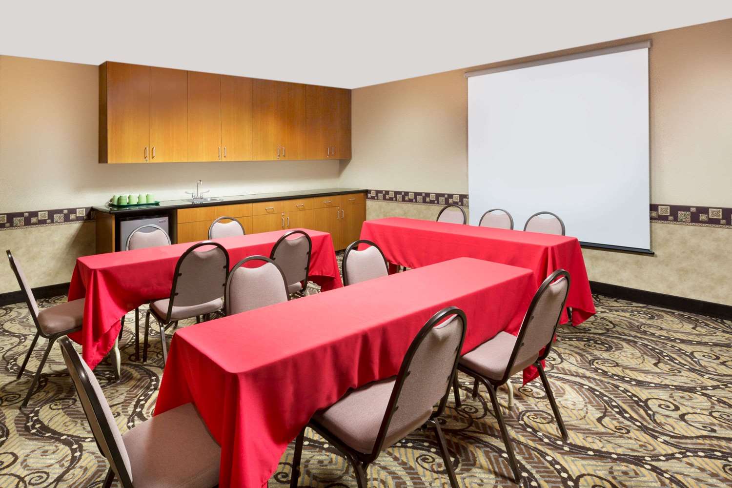 Hawthorn Suites by Wyndham Rancho Cordova/Folsom 7/11