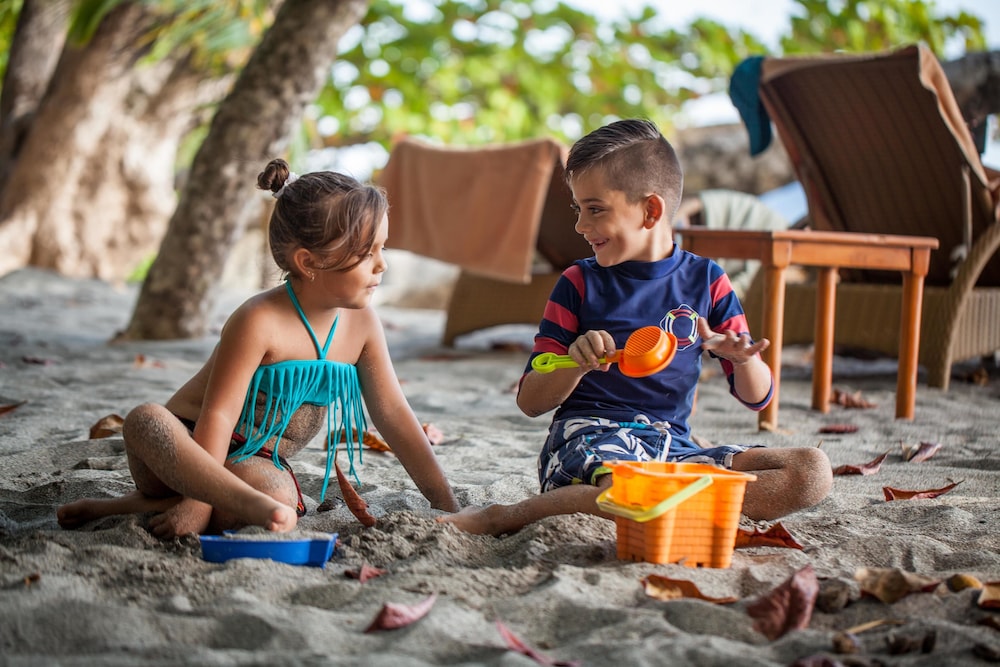 Arenas del Mar Beachfront & Rainforest Resort 65/75