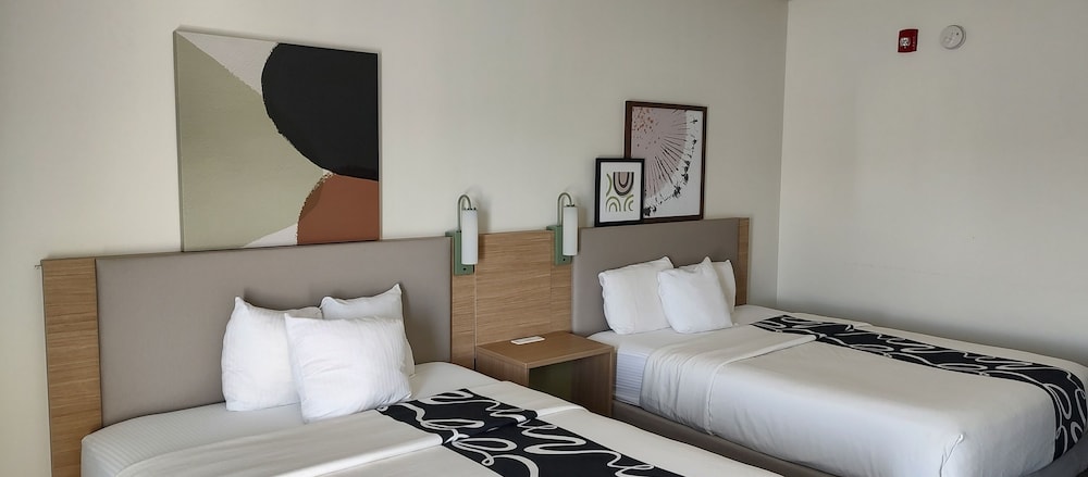 Spark by Hilton Plainfield Indianapolis Airport 11/43