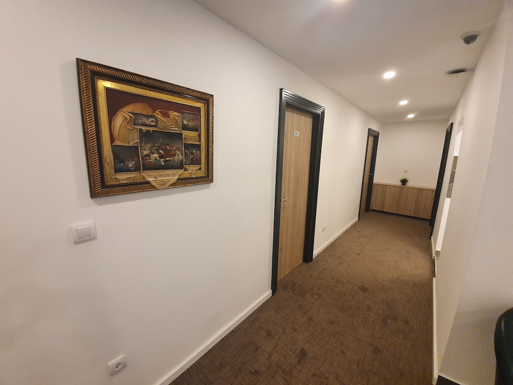 Premium Crown Suites 28/47