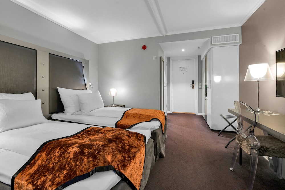 Standard, Twin Beds