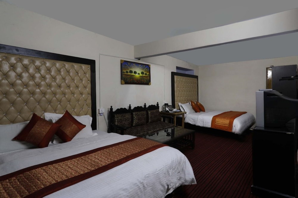 Hotel Kausani Retreat 7/48