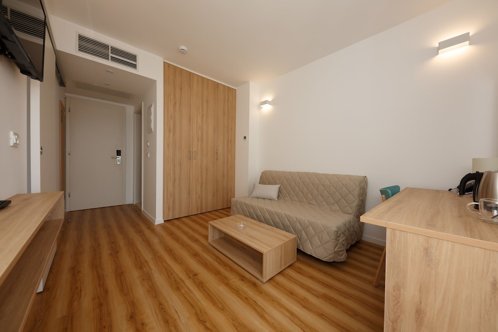 Hotel Medena Block A 40/50