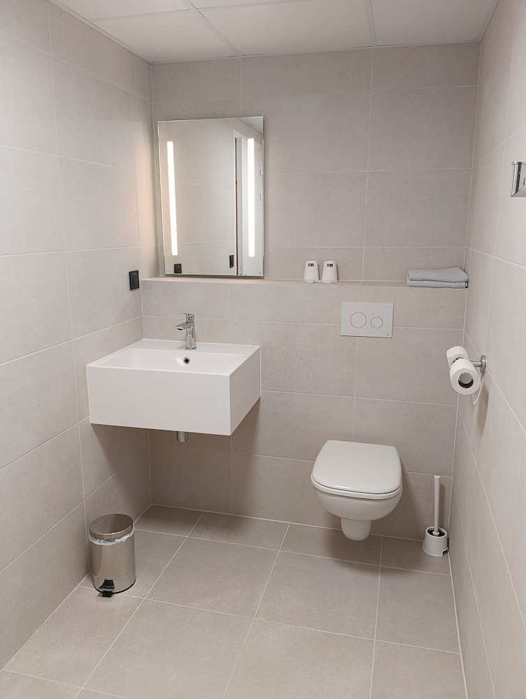 ABALYS HOTEL 43/46
