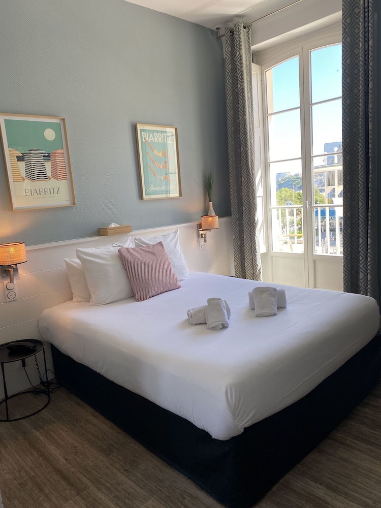 PRIVILEGE, DOUBLE BED, SEA VIEW, BALCONY