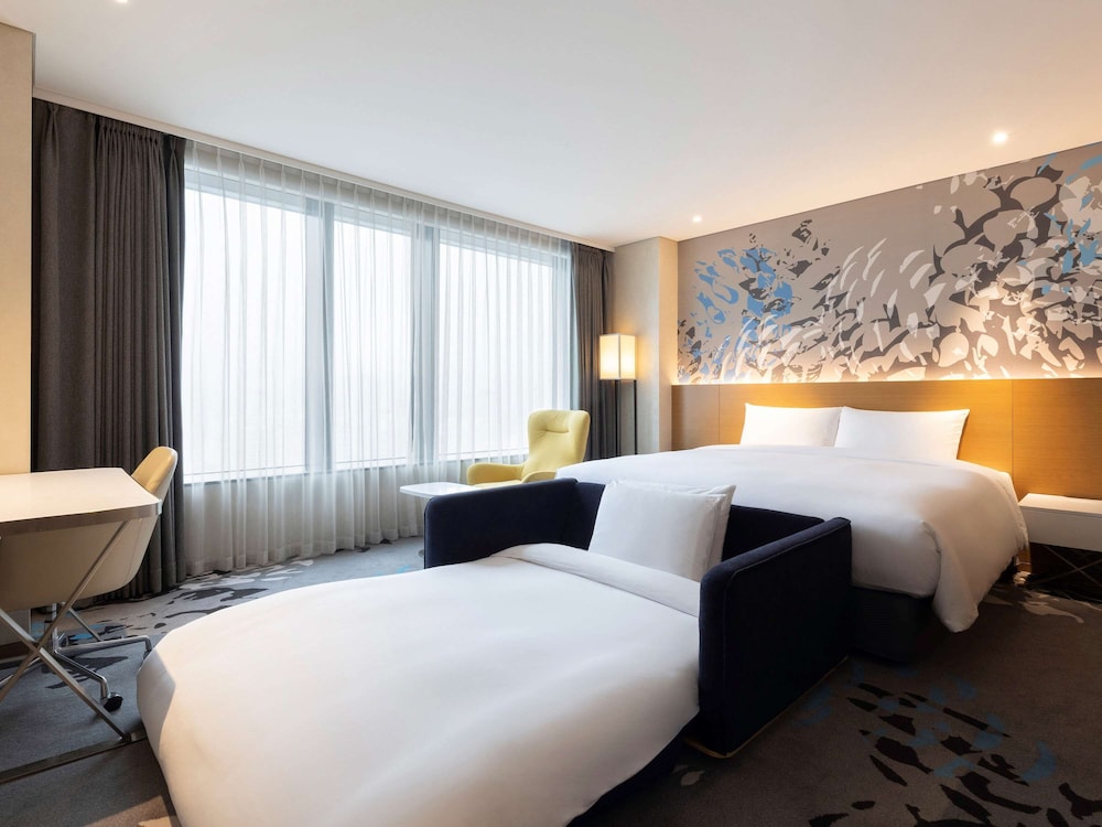 JUNIOR SUITE, SOFA