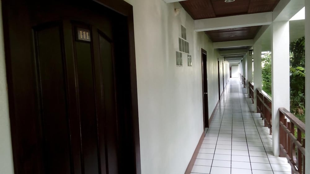 Thongpaeka Hotel 2/50