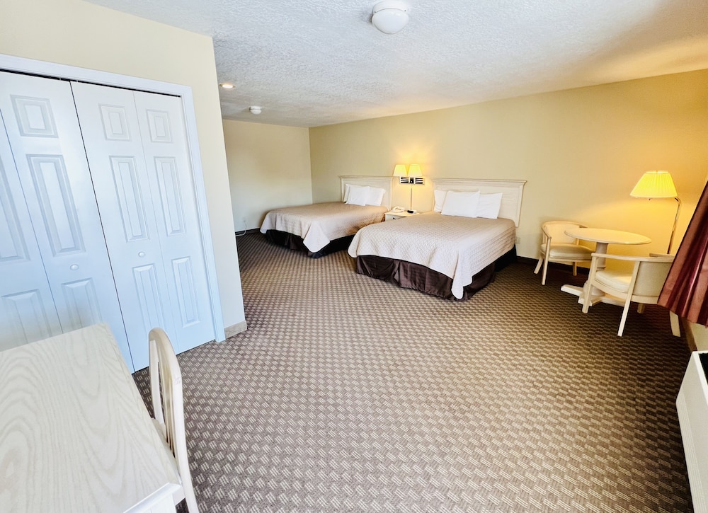 Court Plaza Inn & Suites 14/64