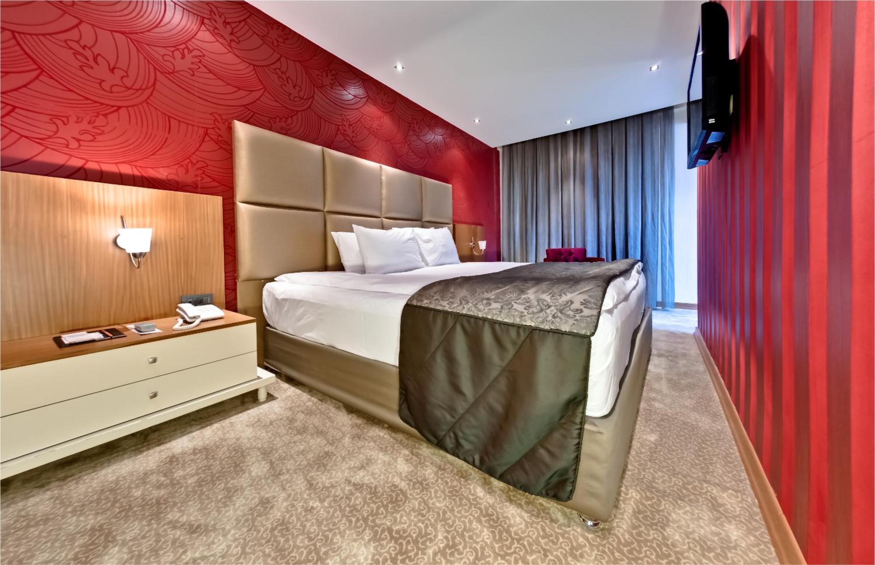 Honeymoon, Suite