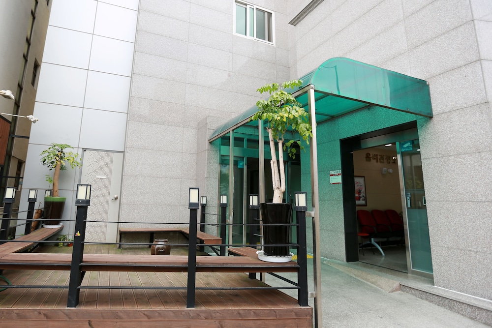 Olle Tourist Hotel 30/40