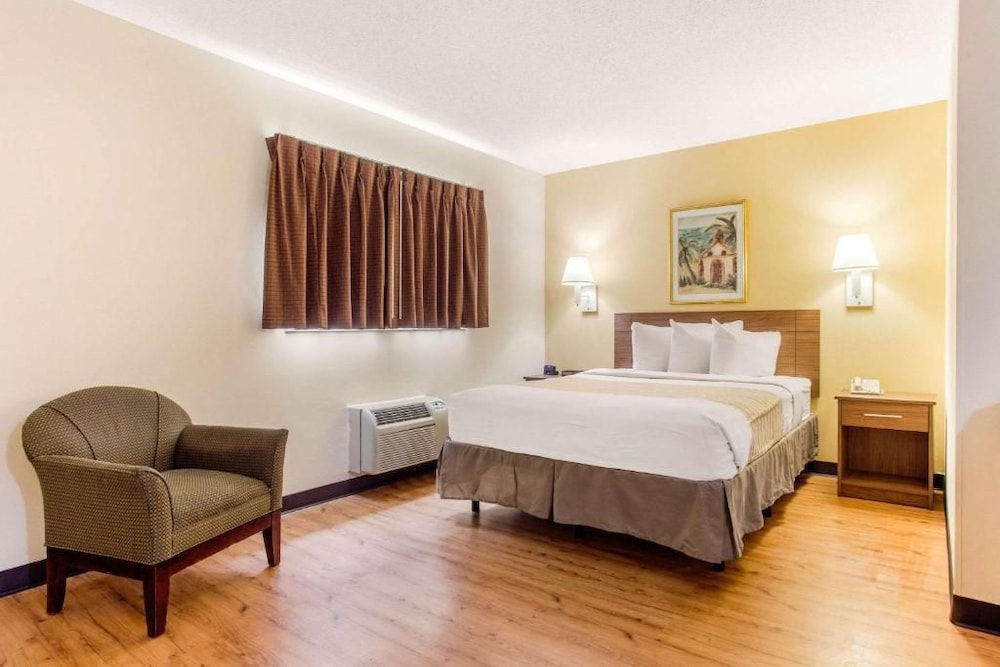 Studio 6 Extended Stay - Myrtle Beach, SC 22/60