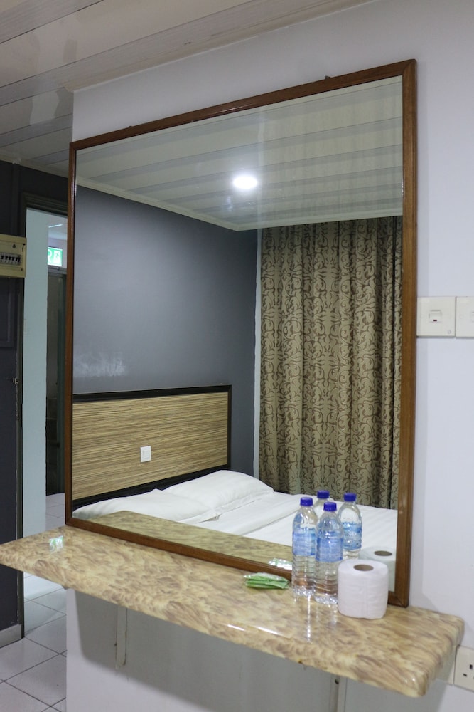 Subang Park Hotel 42/64
