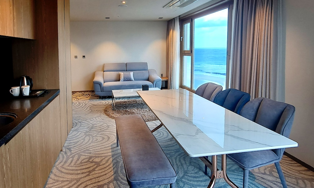 Ebenezer Hotel 28/46