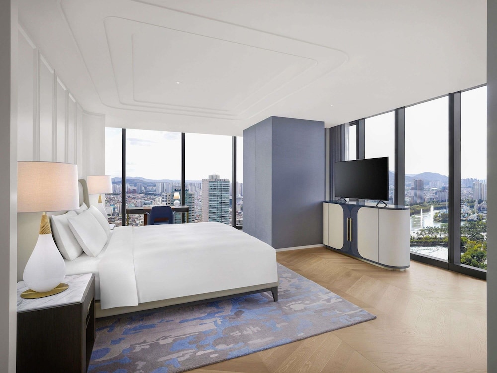 Sofitel Ambassador Seoul Hotel and Serviced Residences 20/71